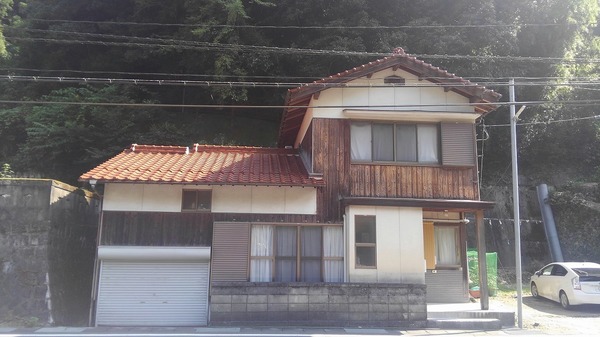 岩国市美川町　I様邸外壁塗装・アルミてすり取り付け工事