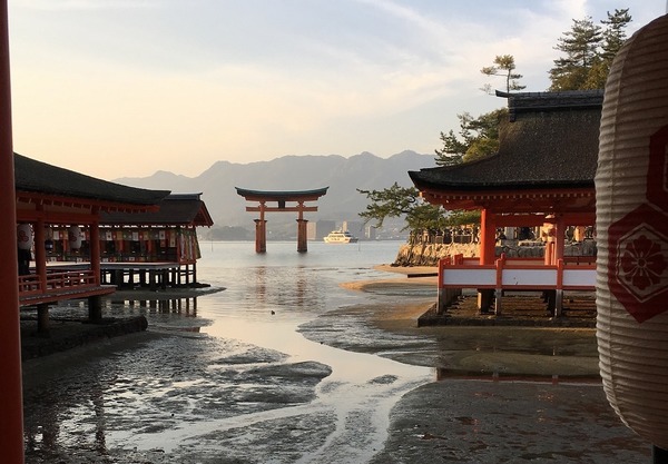 やねやのお正月　~宮島の旅~